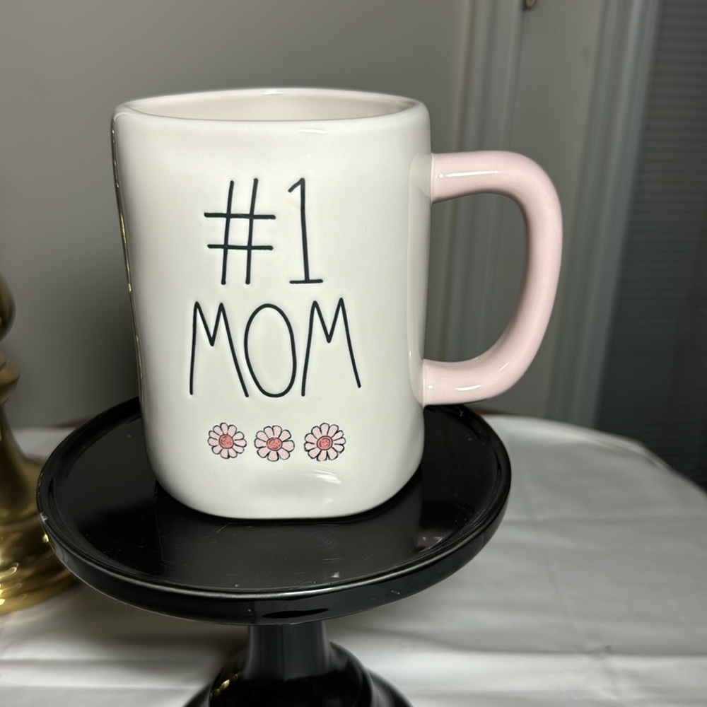 Rae Dunn #1 Mom coffee/tea mug